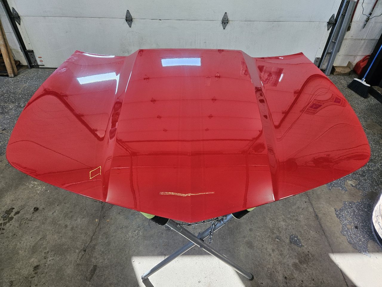 2013 CAMARO HOOD VICTORY RED GCN 1 TINY DING 2P0 30826 - image 1