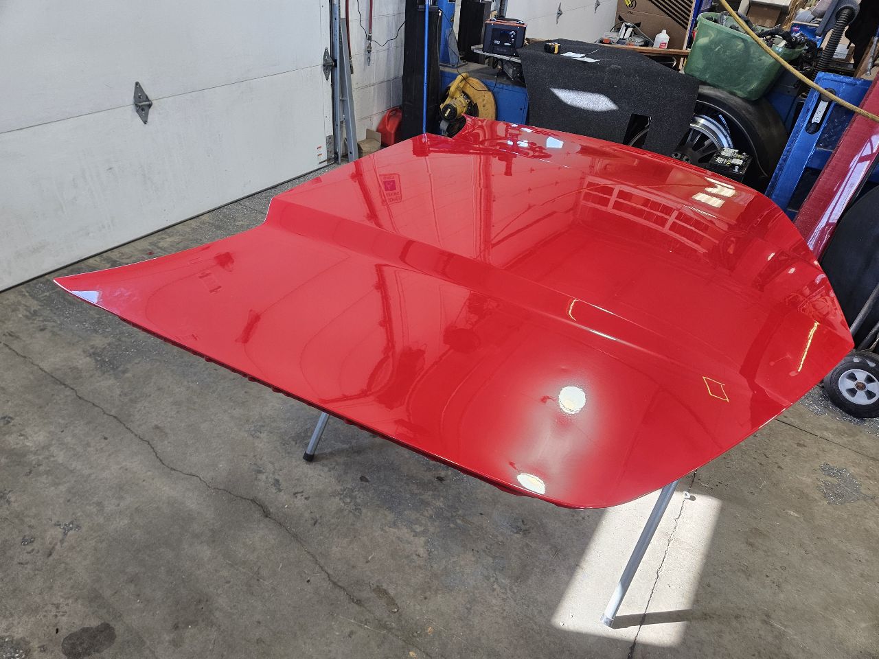 2013 CAMARO HOOD VICTORY RED GCN 1 TINY DING 2P0 30826 - image 2