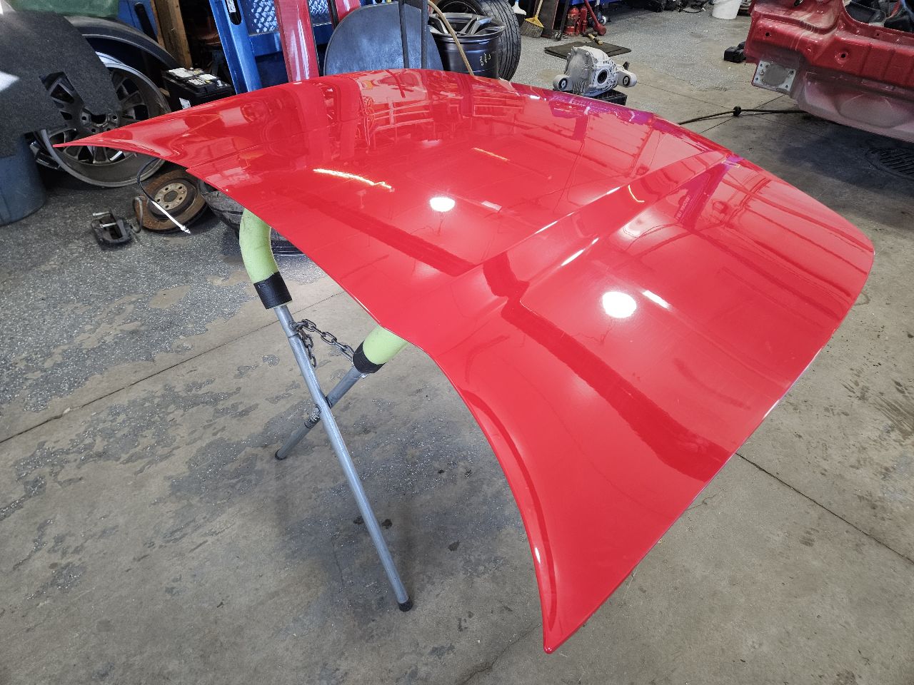 2013 CAMARO HOOD VICTORY RED GCN 1 TINY DING 2P0 30826 - image 3