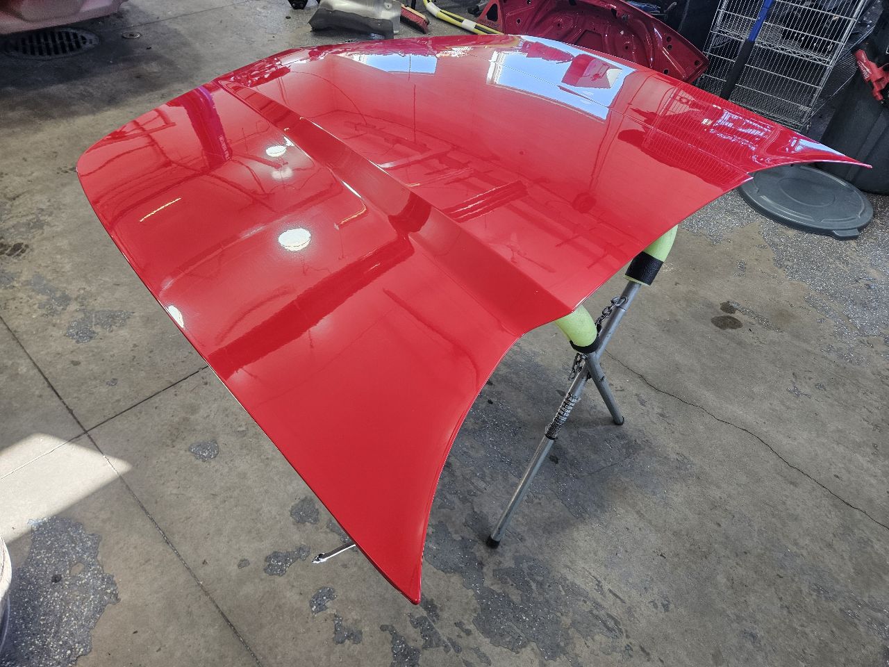 2013 CAMARO HOOD VICTORY RED GCN 1 TINY DING 2P0 30826 - image 4
