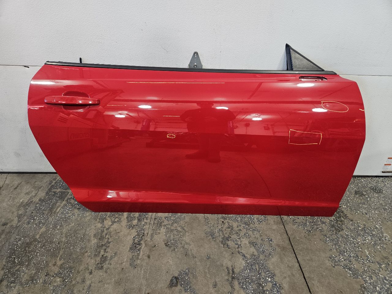 2013 CAMARO RH DOOR RED GCN COUPLE PARKING DINGS 30827 - image 1