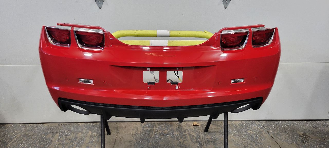 2013 CAMARO REAR BUMPER RED GCN 1S1 SCUFF W/LIGH 30861 - image 1