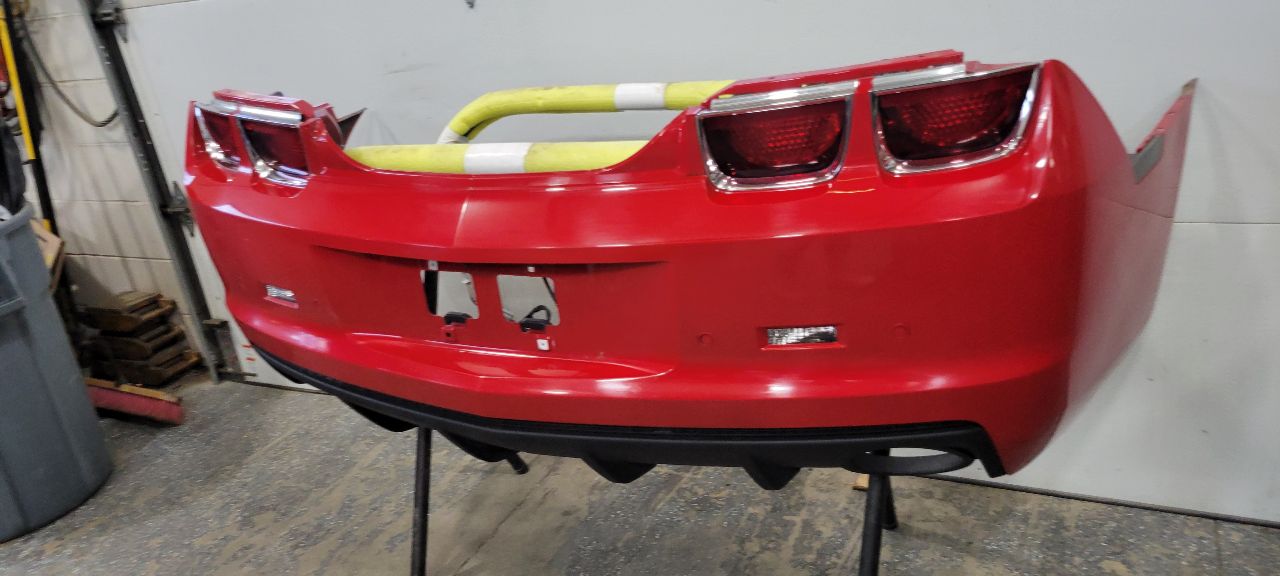 2013 CAMARO REAR BUMPER RED GCN 1S1 SCUFF W/LIGH 30861 - image 2