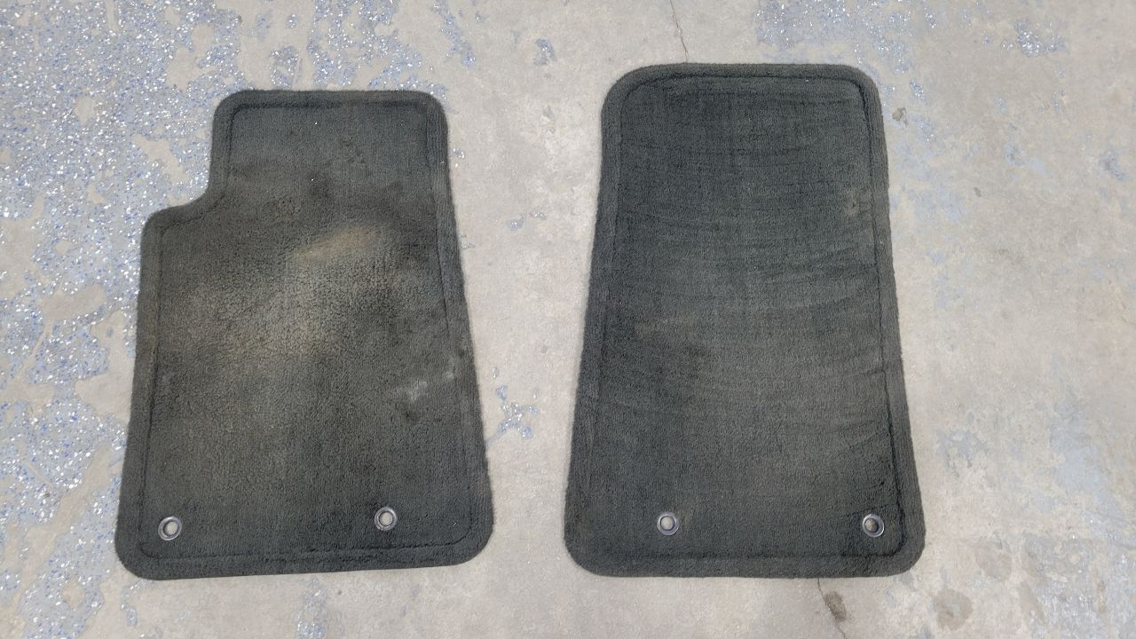 2013 CAMARO OEM FRONT FLOOR MATS BLACK CARPET 30901 - image 1