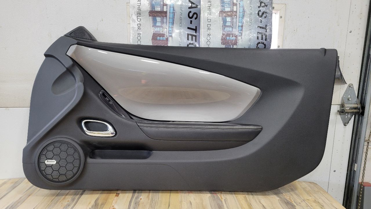 2010 CAMARO RH PASSENGER DOOR PANEL TRIM 30922 - image 1