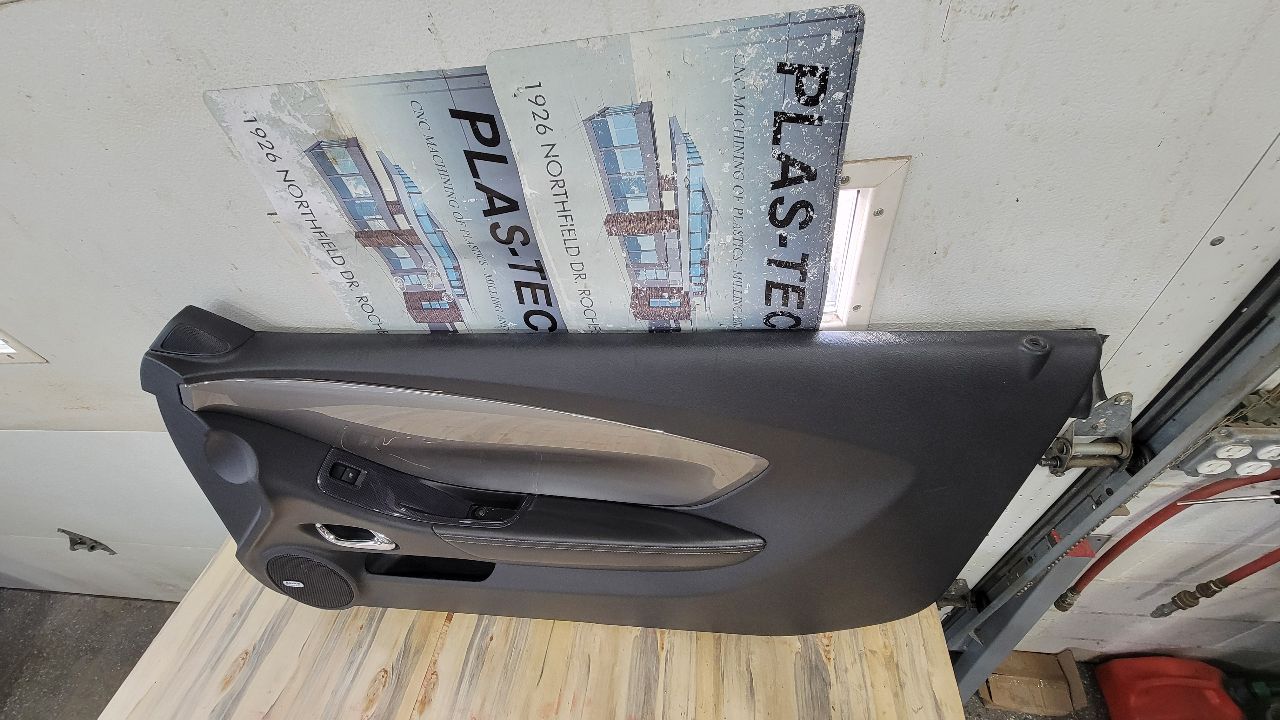 2010 CAMARO RH PASSENGER DOOR PANEL TRIM 30922 - image 5