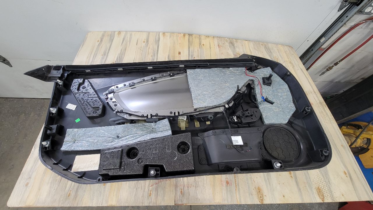 2010 CAMARO RH PASSENGER DOOR PANEL TRIM 30922 - image 9