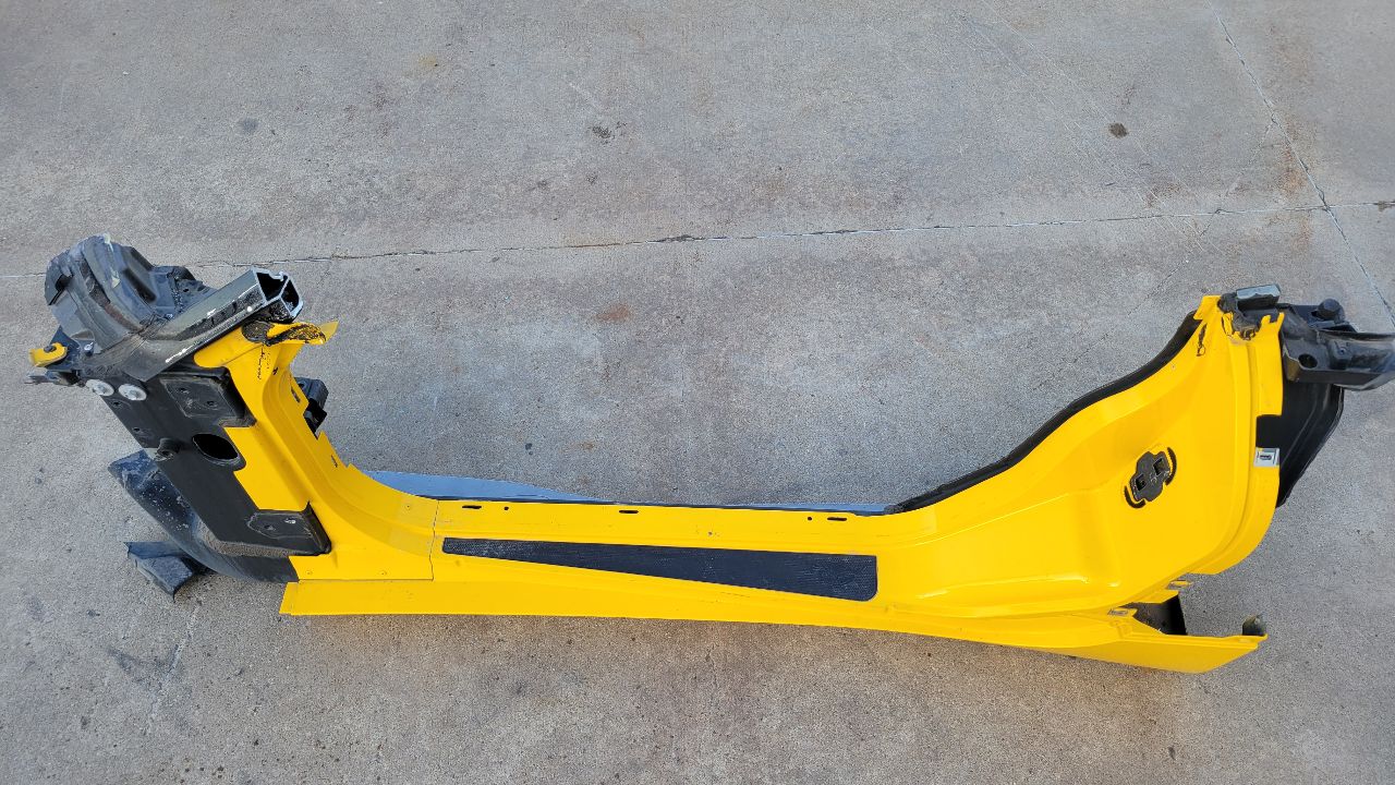 2000 CORVETTE LH ROCKER SIDE APERTURE YELLOW 30941 - image 1