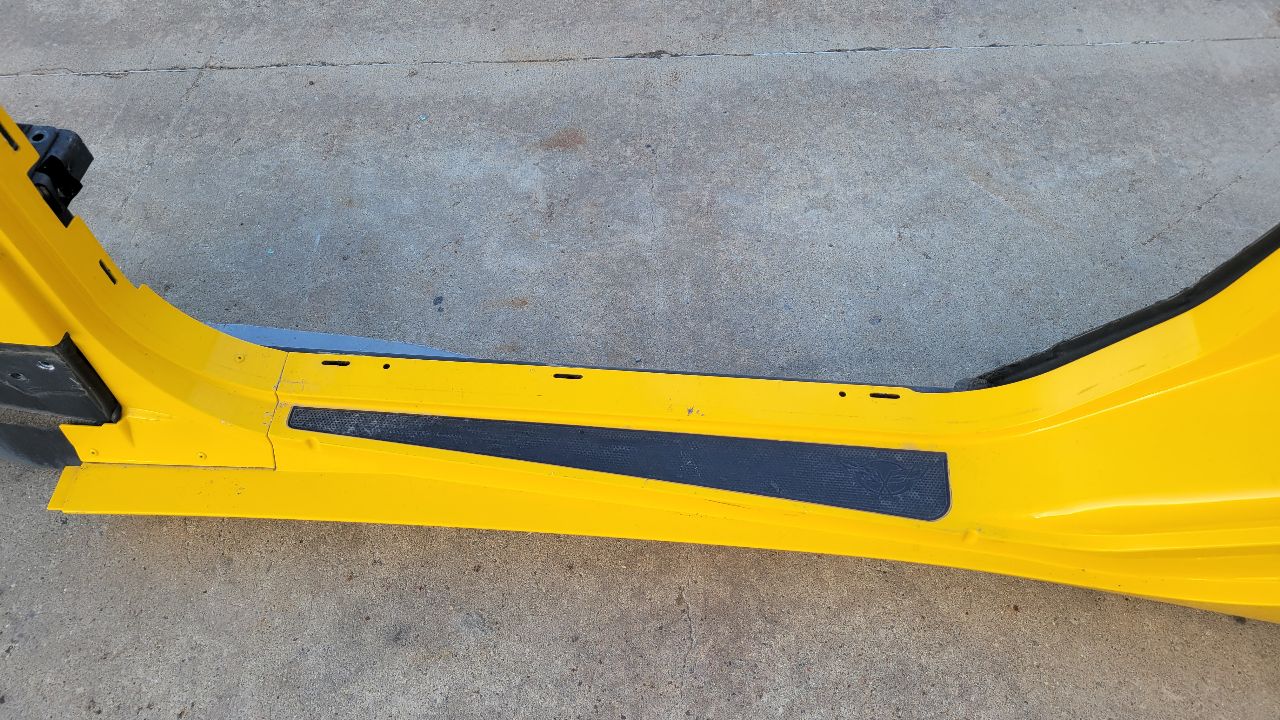 2000 CORVETTE LH ROCKER SIDE APERTURE YELLOW 30941 - image 4