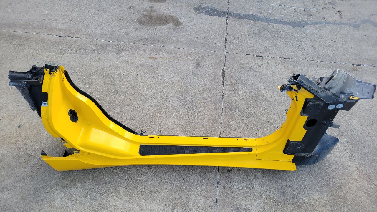 2000 CORVETTE RH ROCKER PANEL SIDE APERTURE YELLOW 30942 - image 1