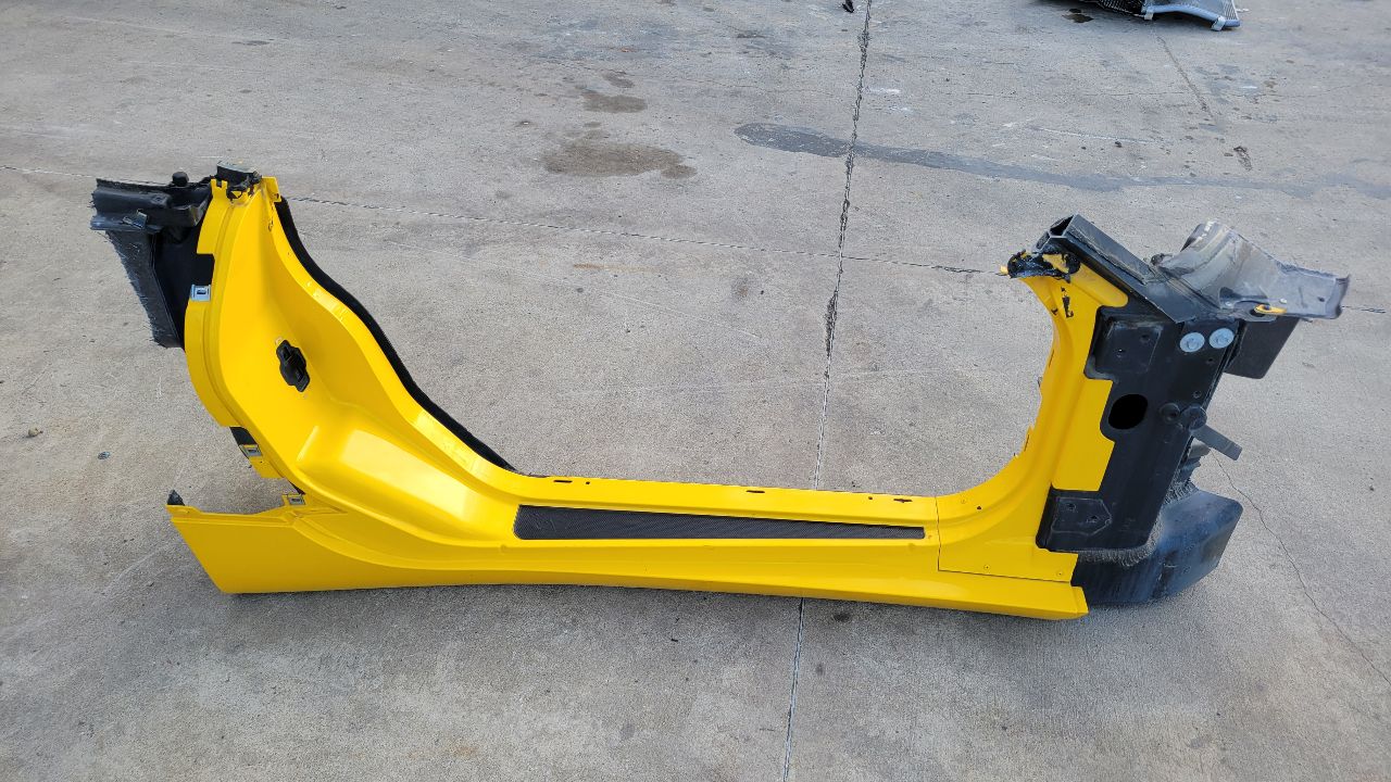 2000 CORVETTE RH ROCKER PANEL SIDE APERTURE YELLOW 30942 - image 2