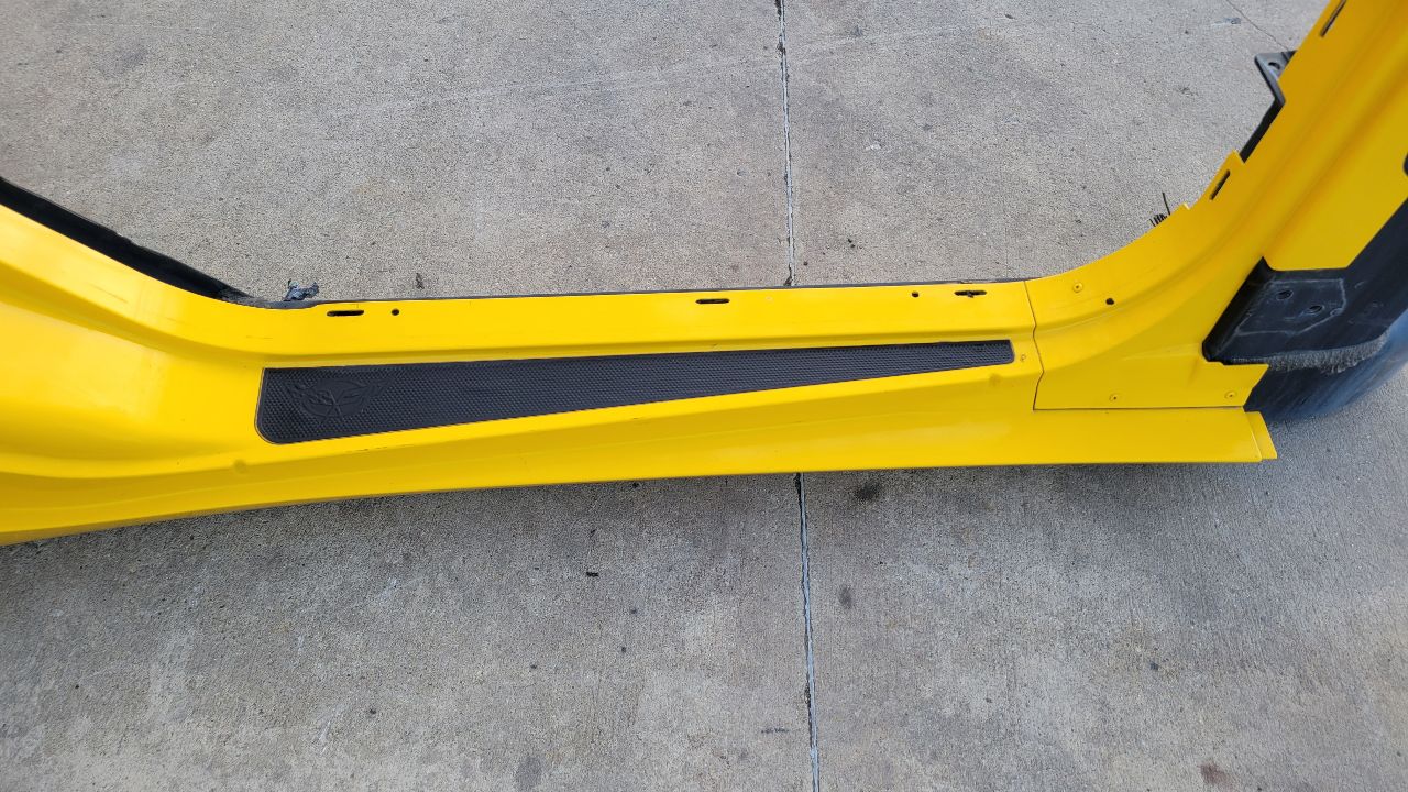 2000 CORVETTE RH ROCKER PANEL SIDE APERTURE YELLOW 30942 - image 5