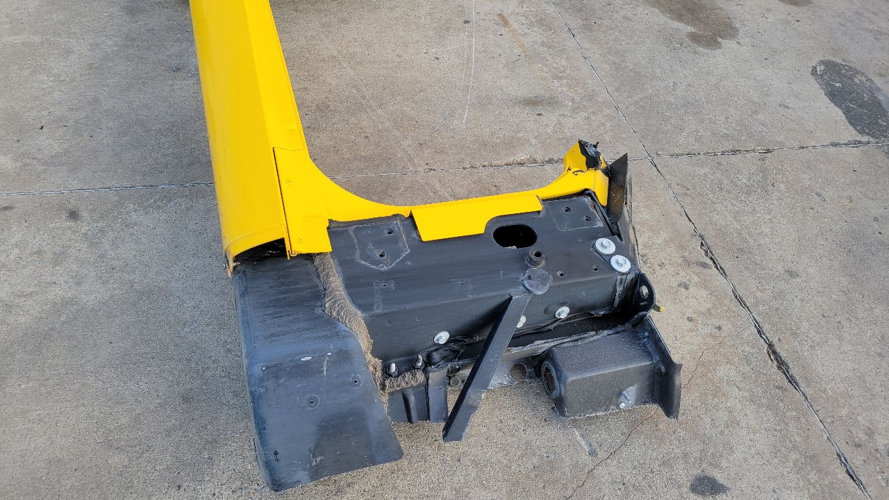 2000 CORVETTE RH ROCKER PANEL SIDE APERTURE YELLOW 30942 - image 20