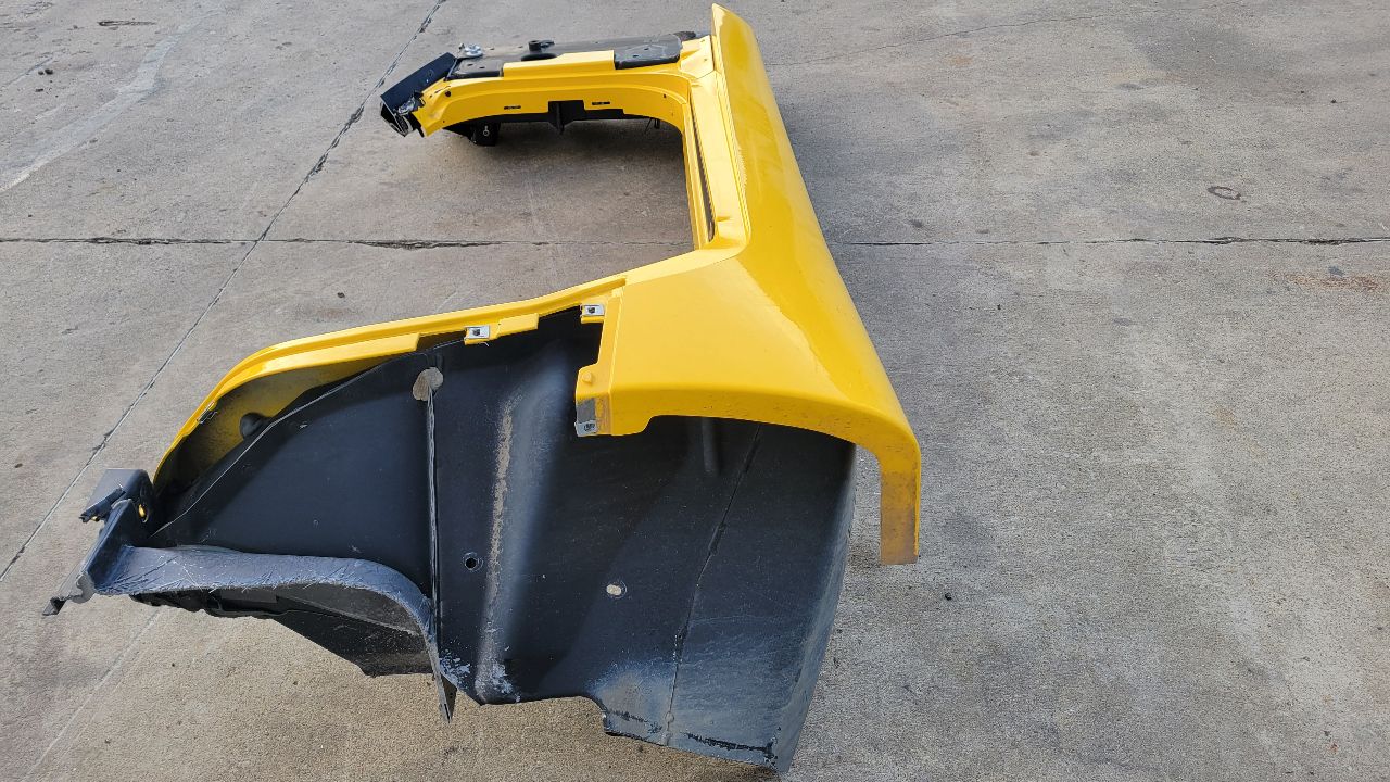 2000 CORVETTE RH ROCKER PANEL SIDE APERTURE YELLOW 30942 - image 2