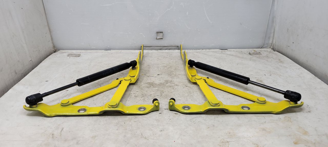 2010 CAMARO TRUNK DECKLID HINGES PAIR LH RH YELL 30978 - image 1