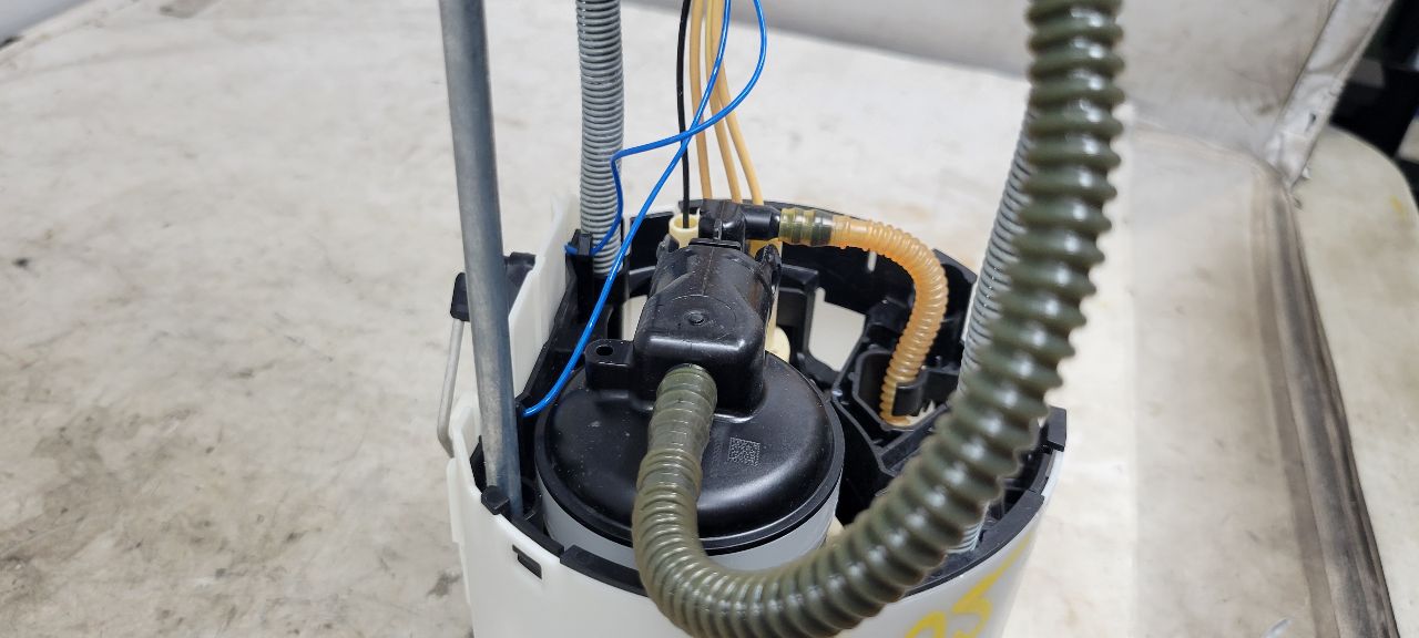 IN TANK FUEL PUMP 5'9" FJW 42K MI 30995 - image 1