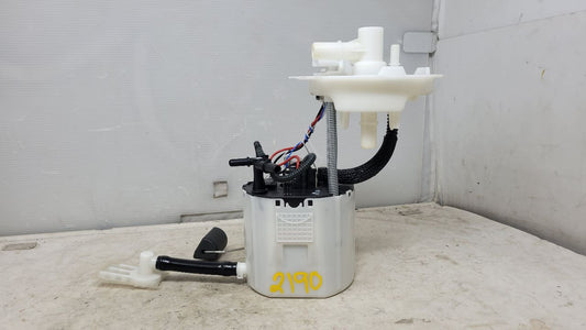 SS 1LE FUEL PUMP 28K MILES 84244659 30997 - image 1