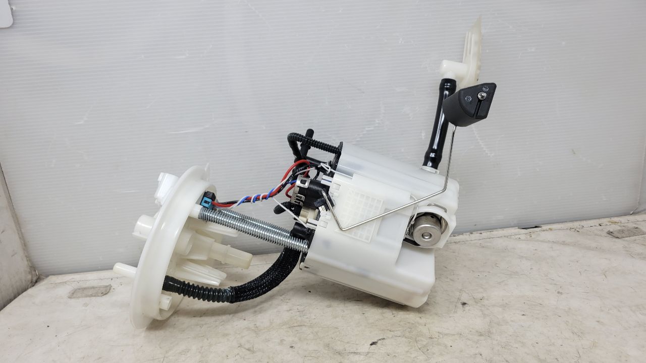 SS 1LE FUEL PUMP 28K MILES 84244659 30997 - image 6