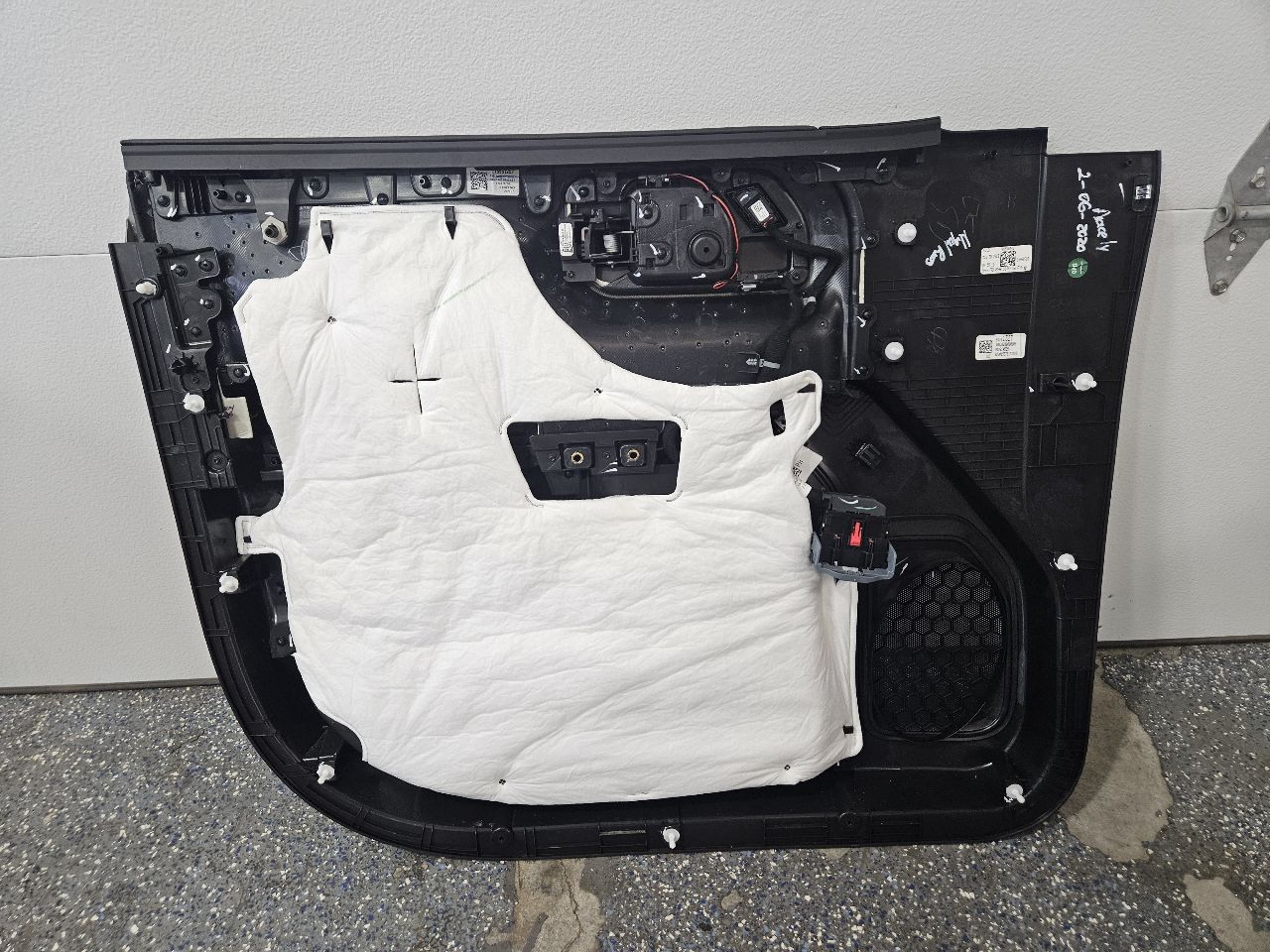 2020 SILVRDO15 FRONT RH DOOR PANEL HIGH COUNTRY BLK 31020 - image 2