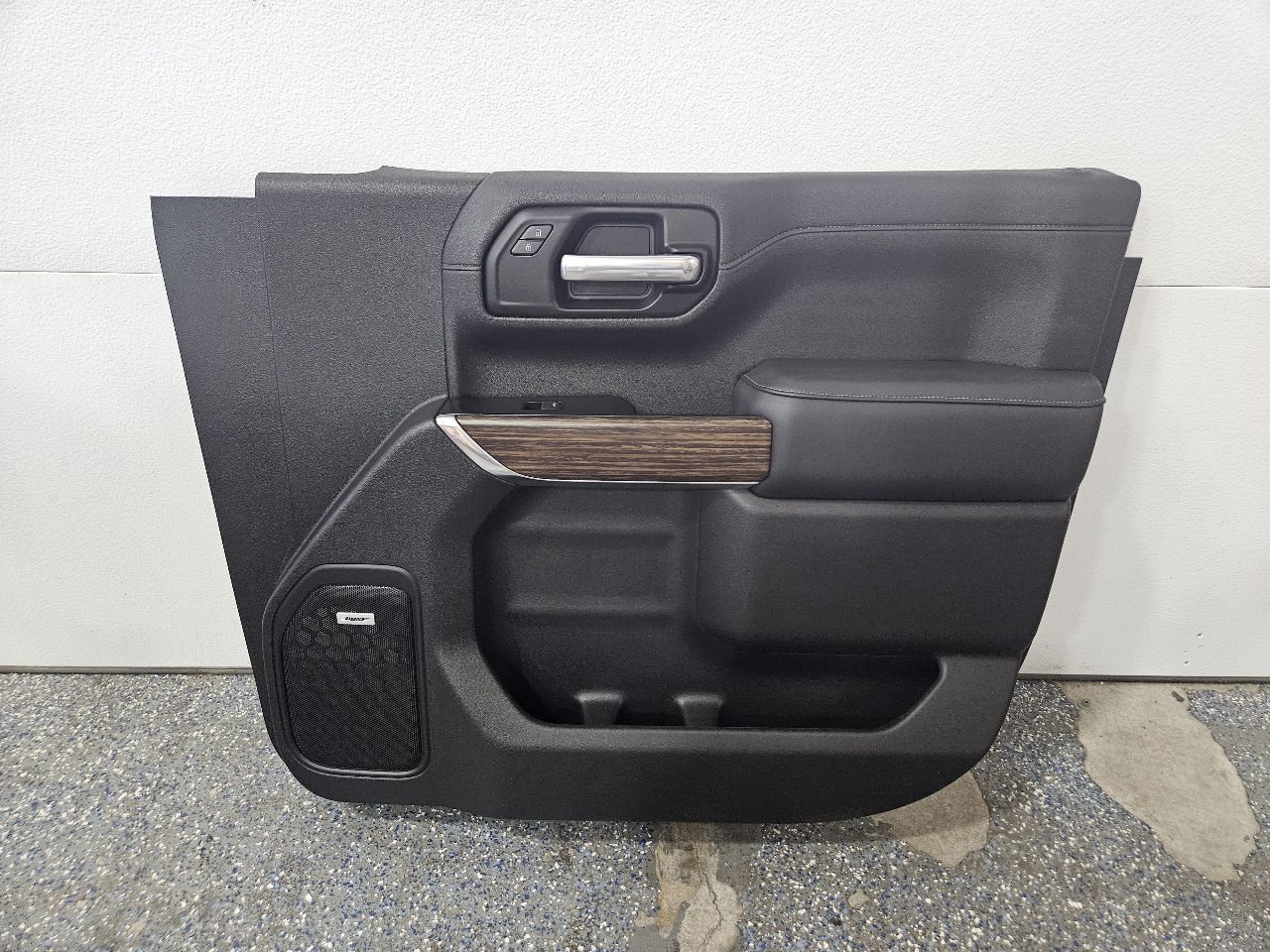 2020 SILVRDO15 FRONT RH DOOR PANEL HIGH COUNTRY BLK 31020 - image 1