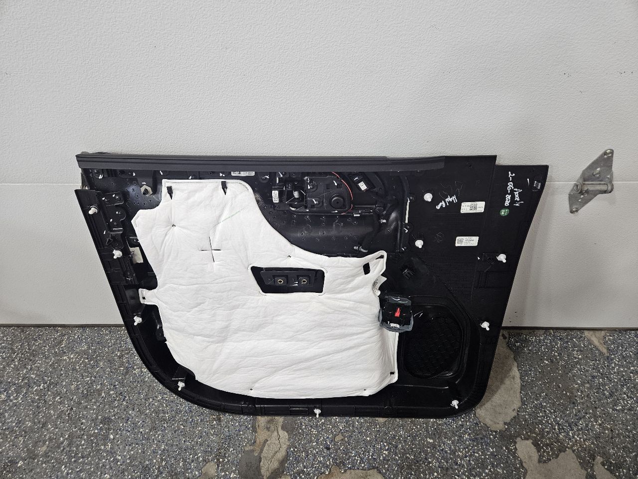 2020 SILVRDO15 FRONT RH DOOR PANEL HIGH COUNTRY BLK 31020 - image 6