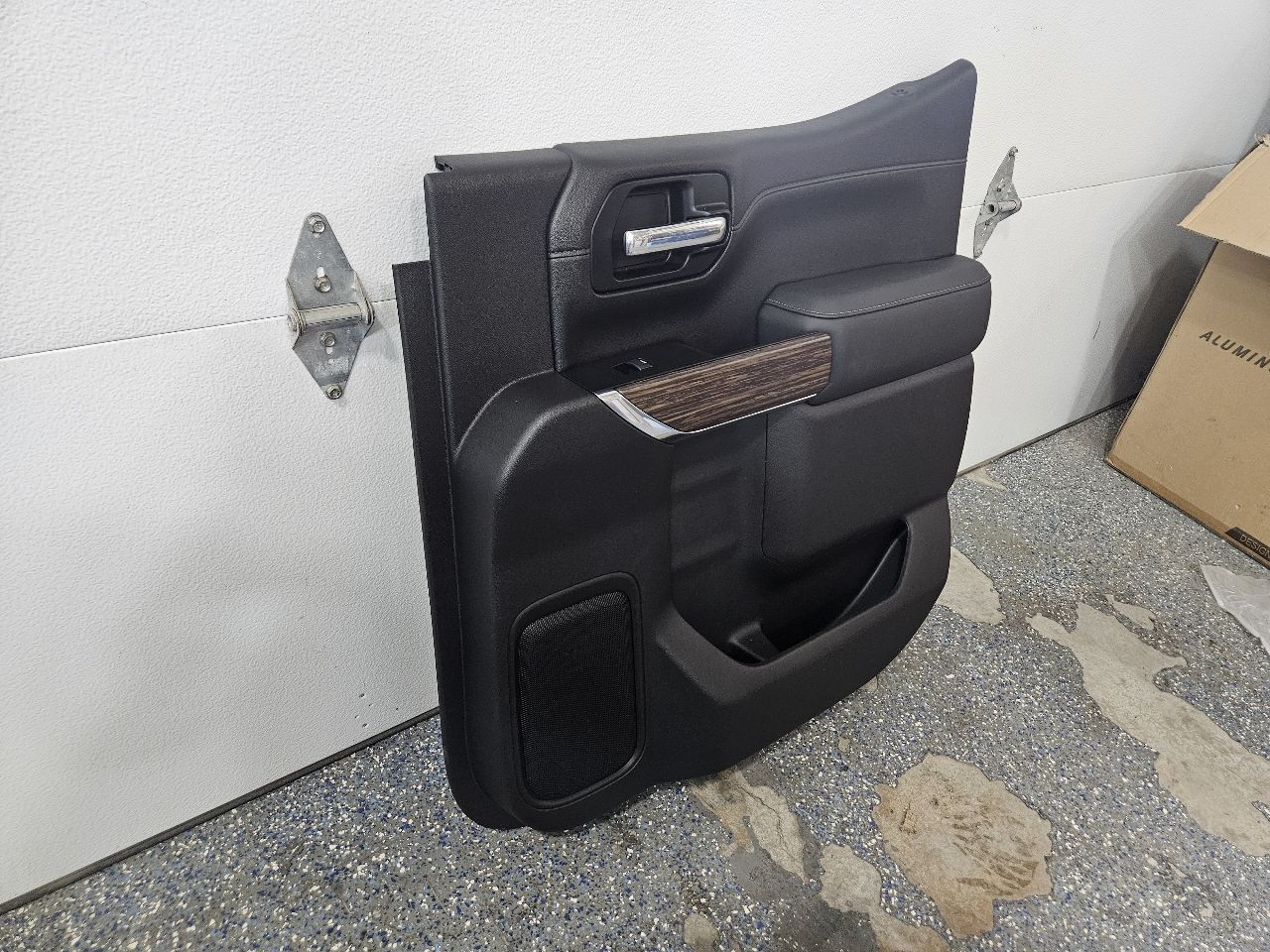 2020 SILVRDO15 REAR RH DOOR PANEL HIGH COUNTRY BLAC 31021 - image 2