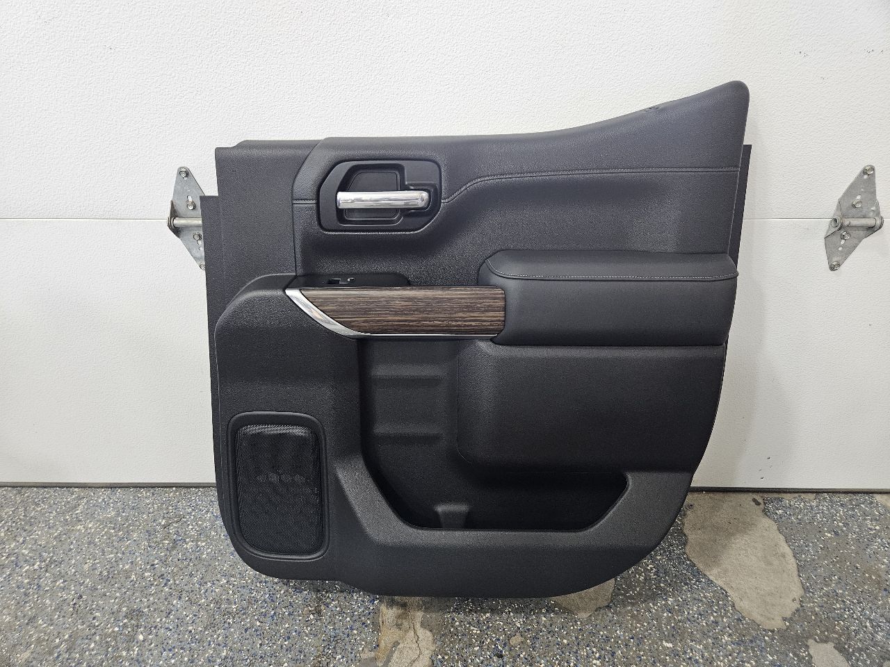 2020 SILVRDO15 REAR RH DOOR PANEL HIGH COUNTRY BLAC 31021 - image 1