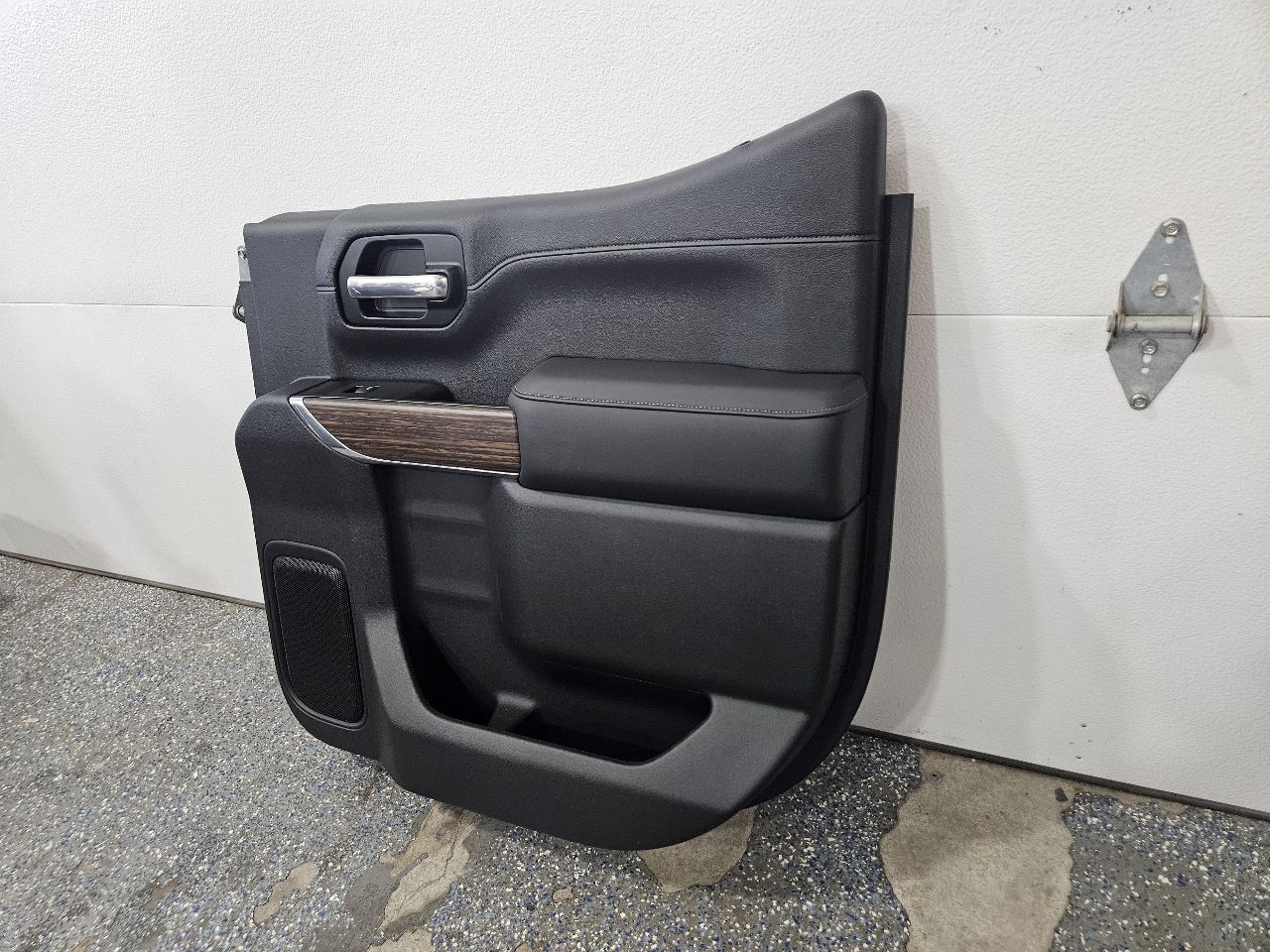2020 SILVRDO15 REAR RH DOOR PANEL HIGH COUNTRY BLAC 31021 - image 3