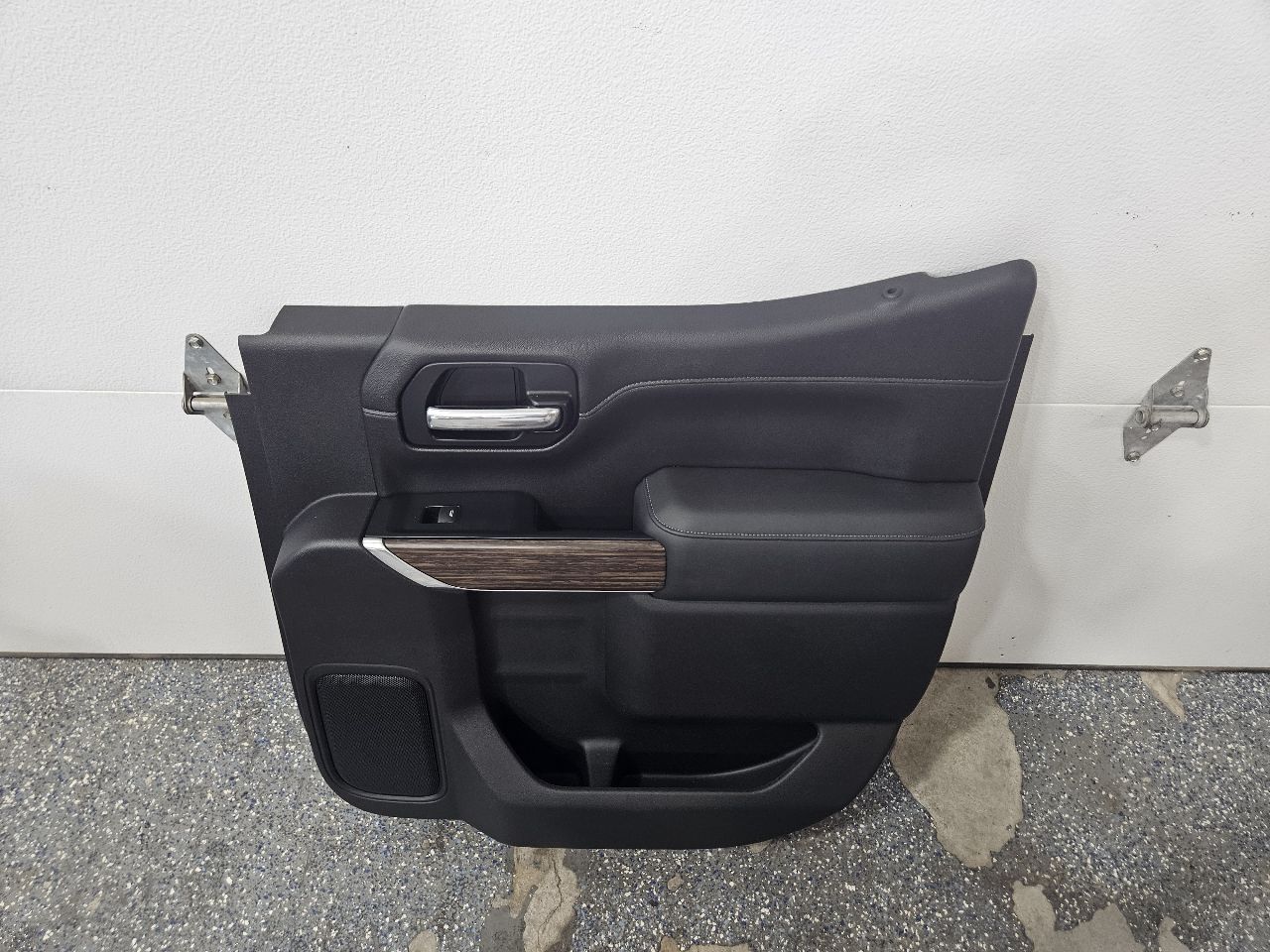 2020 SILVRDO15 REAR RH DOOR PANEL HIGH COUNTRY BLAC 31021 - image 4