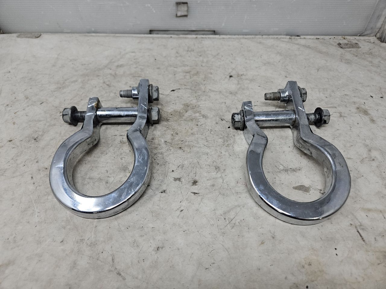 2020 SILVRDO15 OEM FRONT TOW HOOKS PAIR CHROME 31042 - image 1