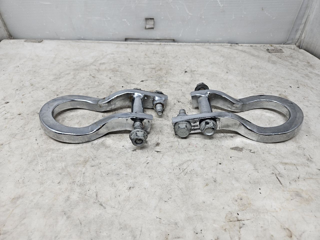 2020 SILVRDO15 OEM FRONT TOW HOOKS PAIR CHROME 31042 - image 2