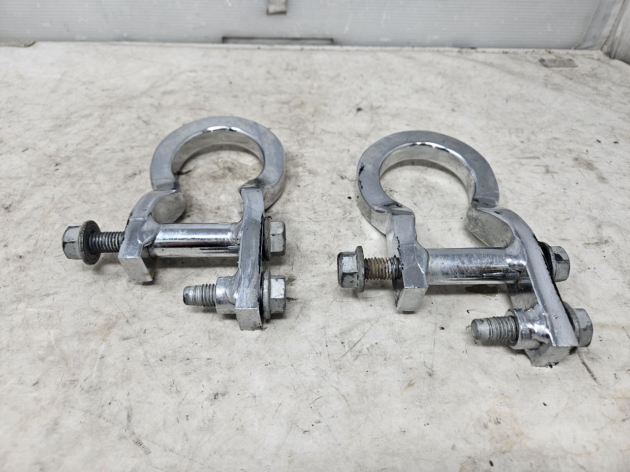 2020 SILVRDO15 OEM FRONT TOW HOOKS PAIR CHROME 31042 - image 3