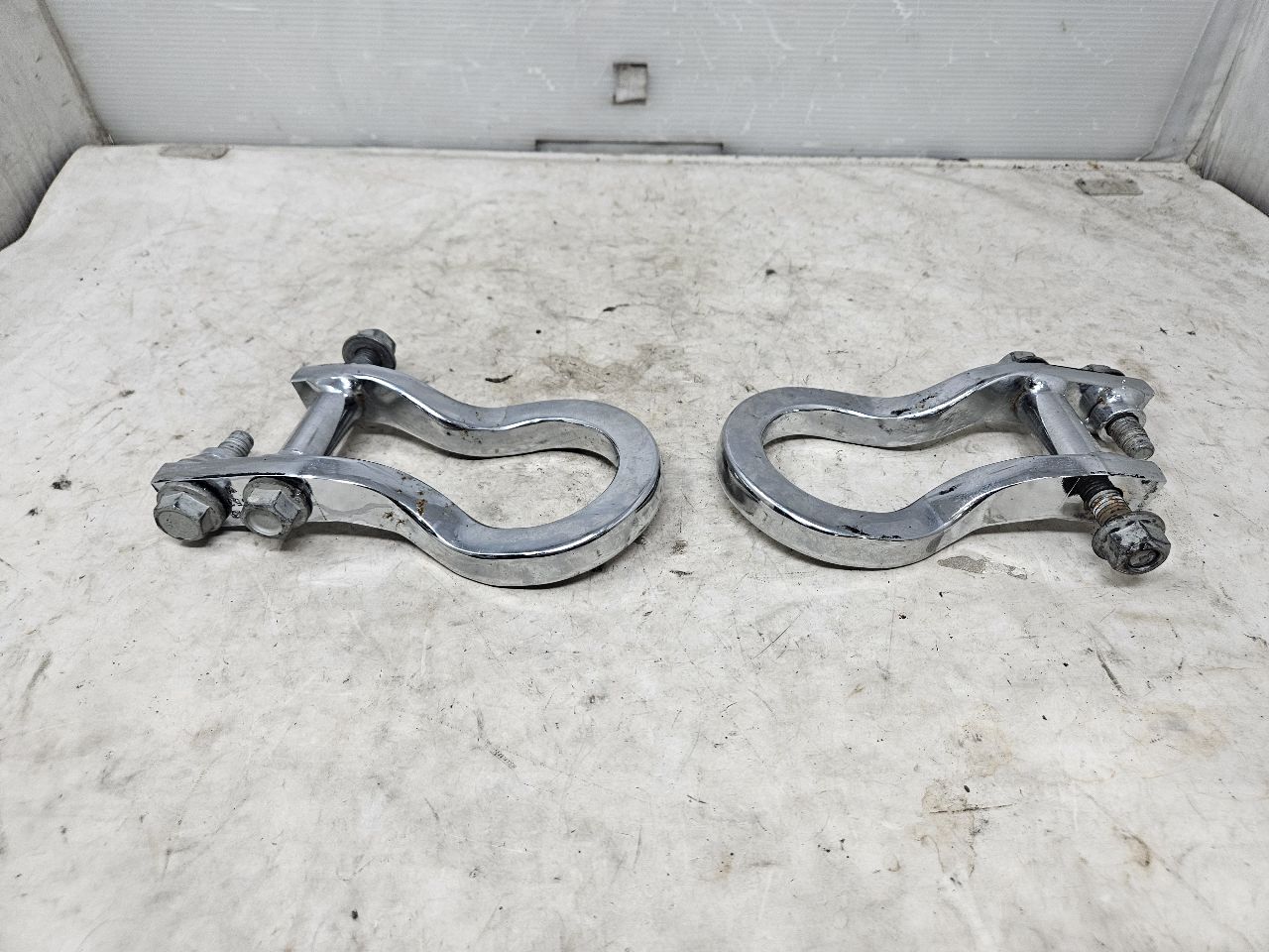 2020 SILVRDO15 OEM FRONT TOW HOOKS PAIR CHROME 31042 - image 4