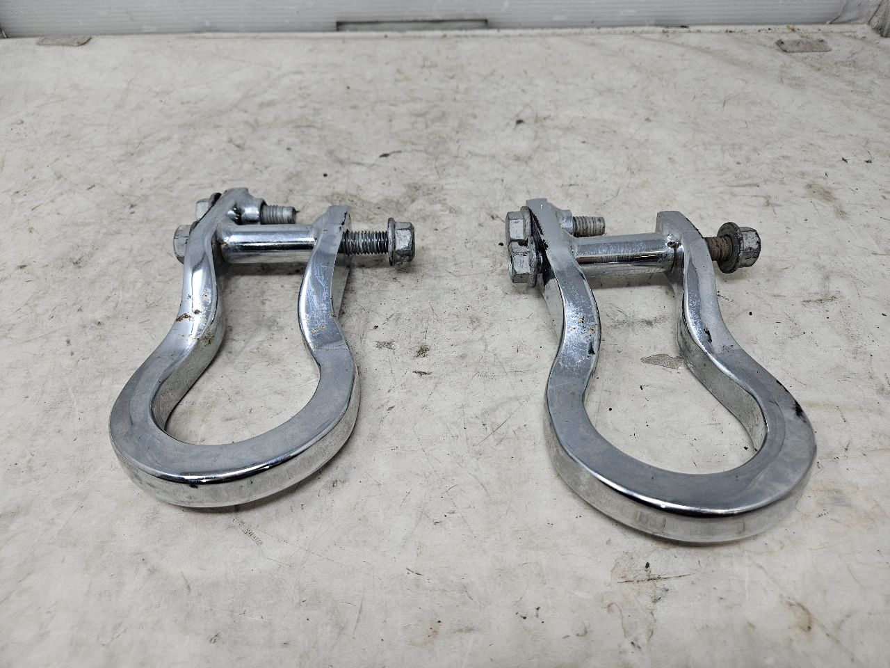 2020 SILVRDO15 OEM FRONT TOW HOOKS PAIR CHROME 31042 - image 5