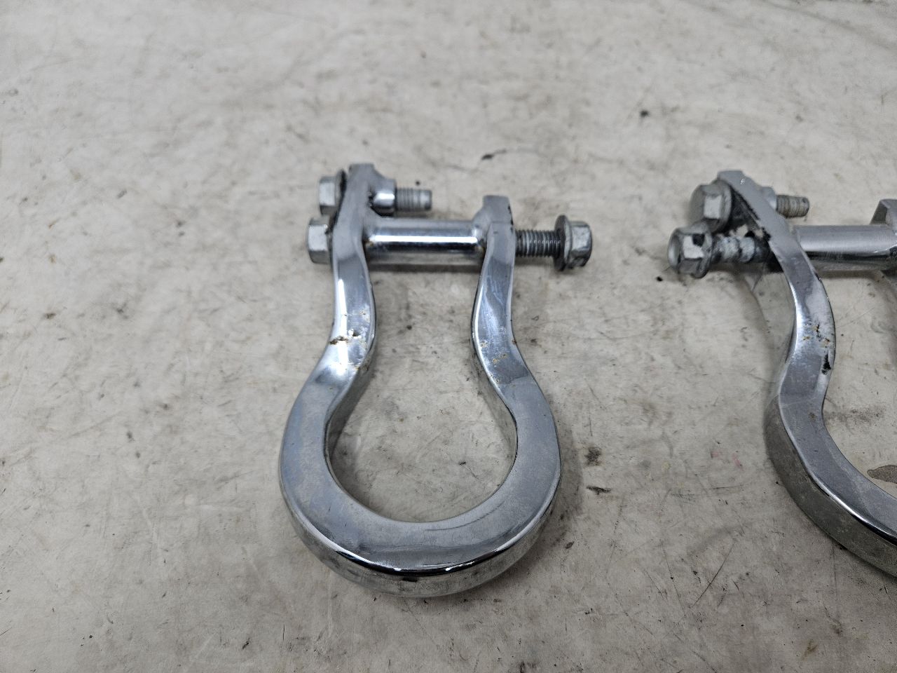 2020 SILVRDO15 OEM FRONT TOW HOOKS PAIR CHROME 31042 - image 6