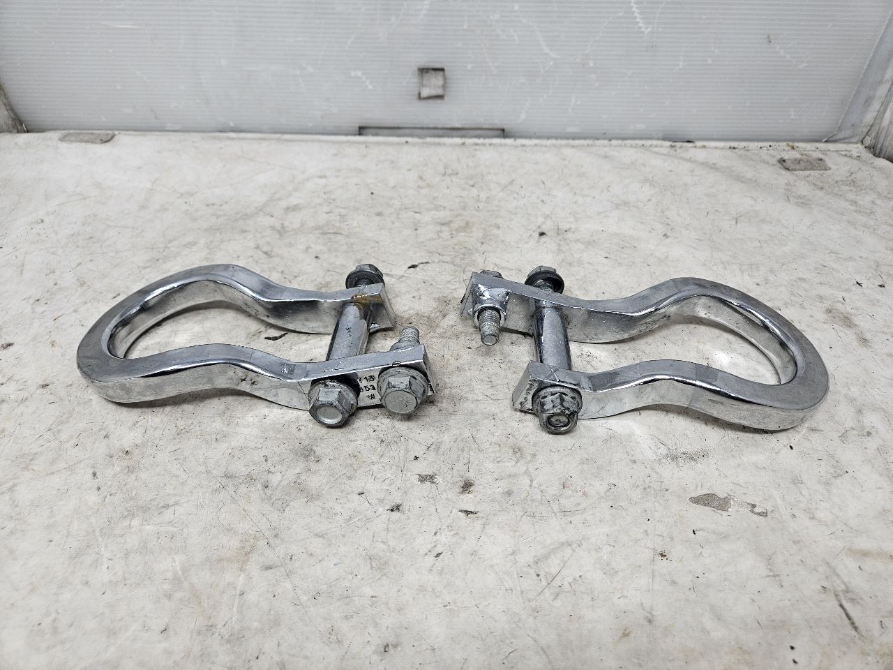 2020 SILVRDO15 OEM FRONT TOW HOOKS PAIR CHROME 31042 - image 8