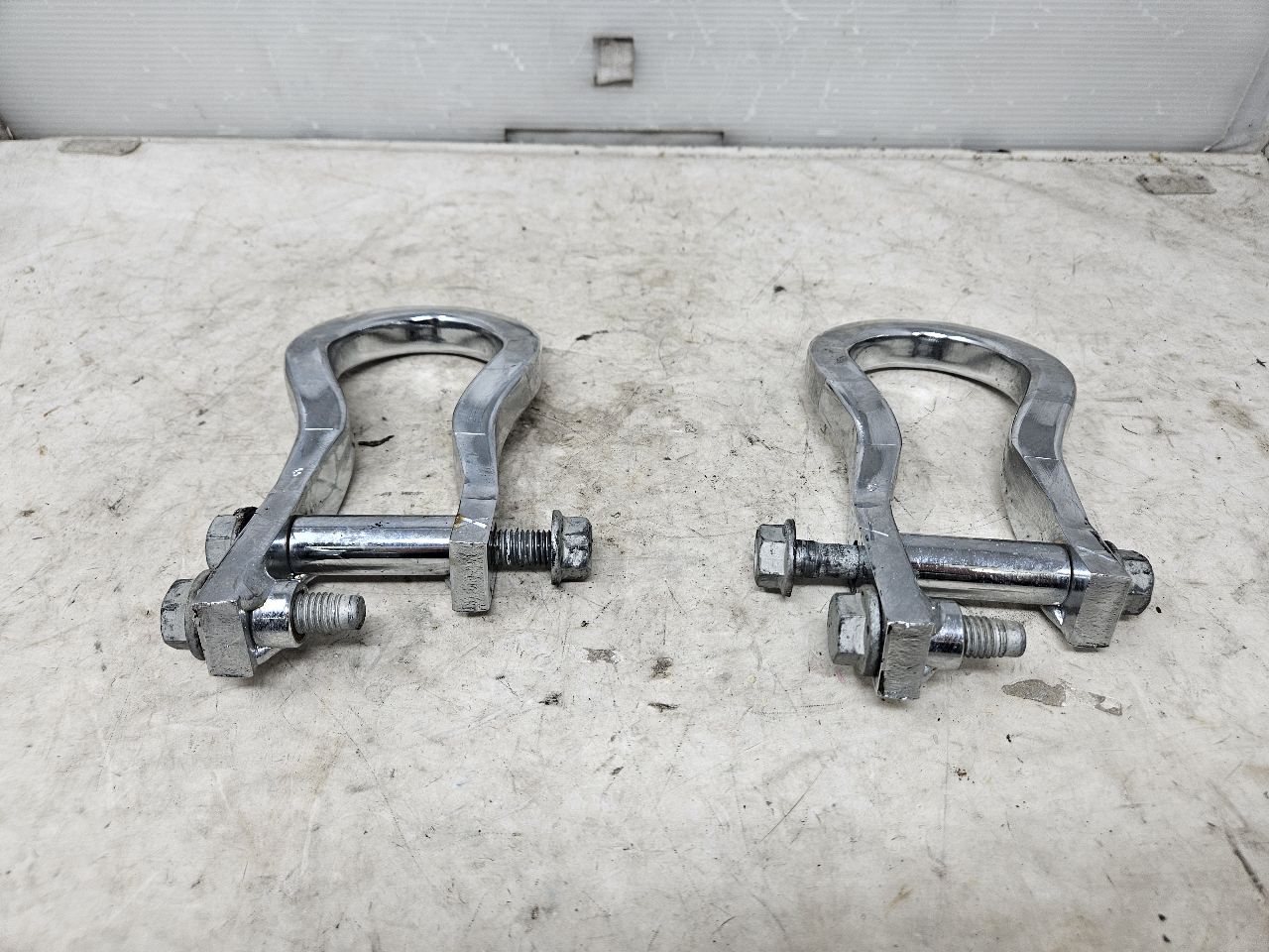2020 SILVRDO15 OEM FRONT TOW HOOKS PAIR CHROME 31042 - image 9
