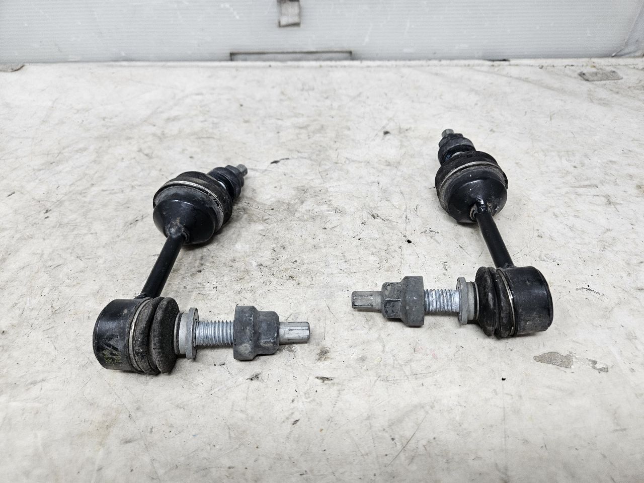 2020 SILVRDO15 FRONT SWAY BAR END LINKS PAIR LH RH 31047 - image 2