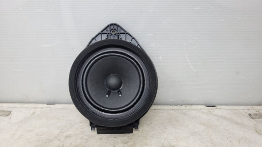 2020 SILVRDO15 REAR DOOR BOSE SPEAKER 84709306 31065 - image 1