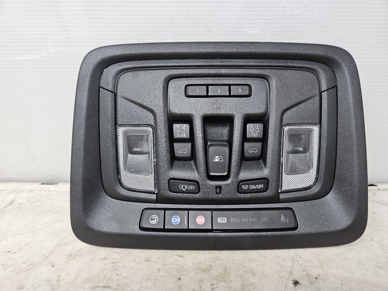 2020 SILVRDO15 OVERHEAD CONSOLE BLACK W/SUNROOF 31073 - image 1