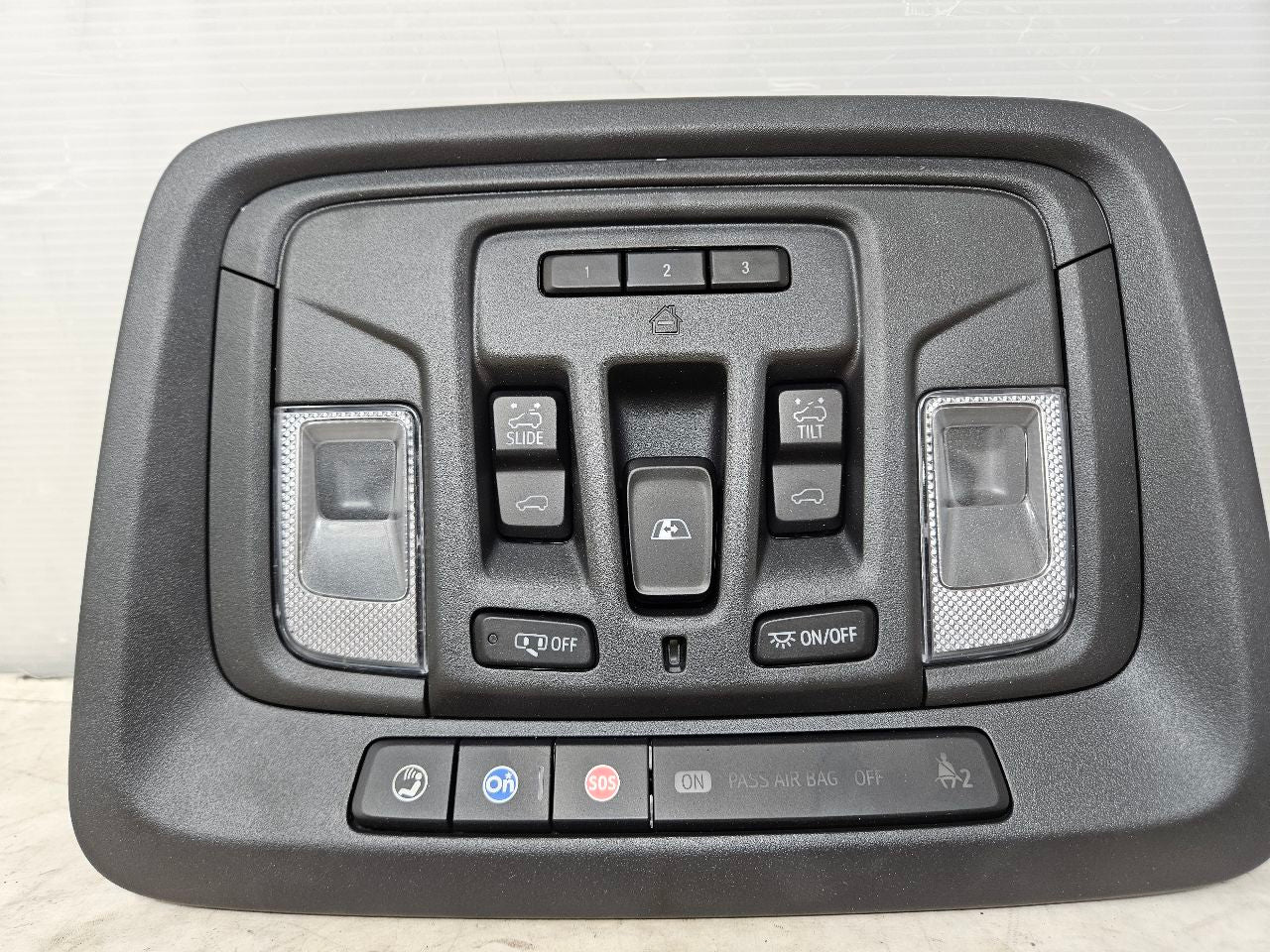 2020 SILVRDO15 OVERHEAD CONSOLE BLACK W/SUNROOF 31073 - image 4