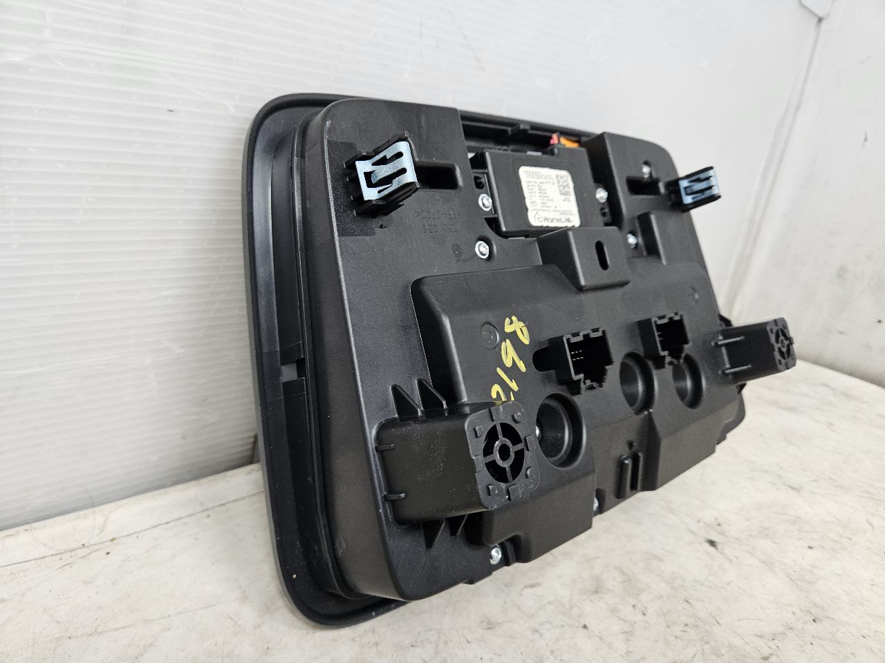 2020 SILVRDO15 OVERHEAD CONSOLE BLACK W/SUNROOF 31073 - image 8