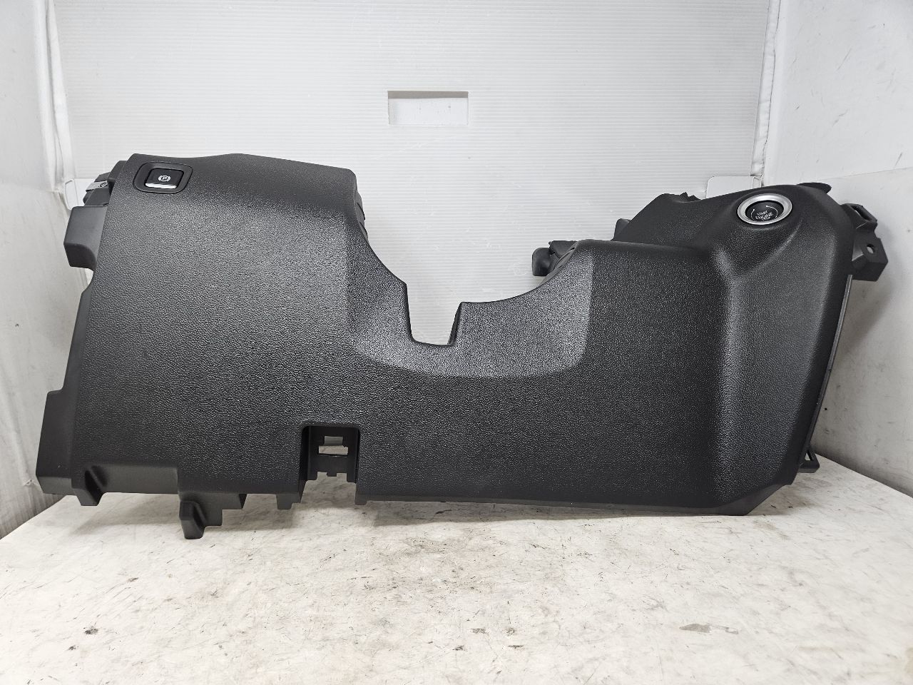 2020 SILVRDO15 LH DRIVER DASH KNEE BOLSTER TRIM 31074 - image 2
