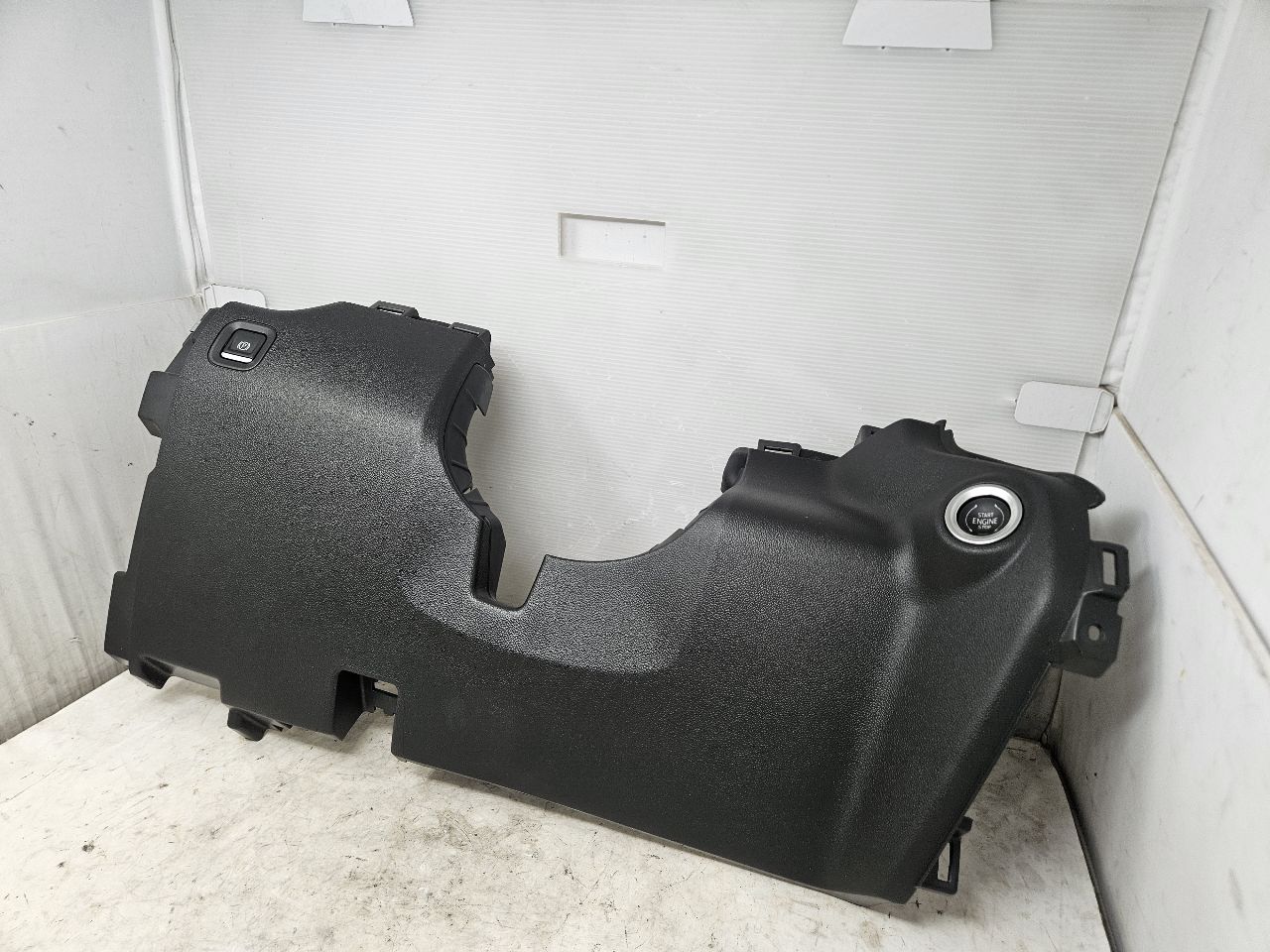 2020 SILVRDO15 LH DRIVER DASH KNEE BOLSTER TRIM 31074 - image 4