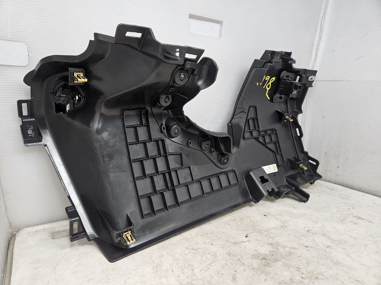 2020 SILVRDO15 LH DRIVER DASH KNEE BOLSTER TRIM 31074 - image 7