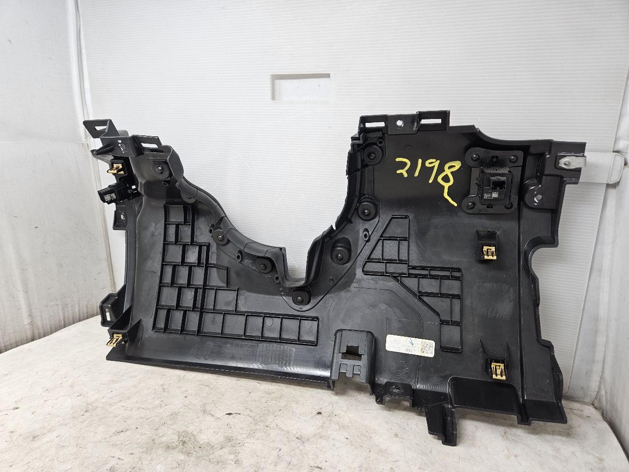 2020 SILVRDO15 LH DRIVER DASH KNEE BOLSTER TRIM 31074 - image 8