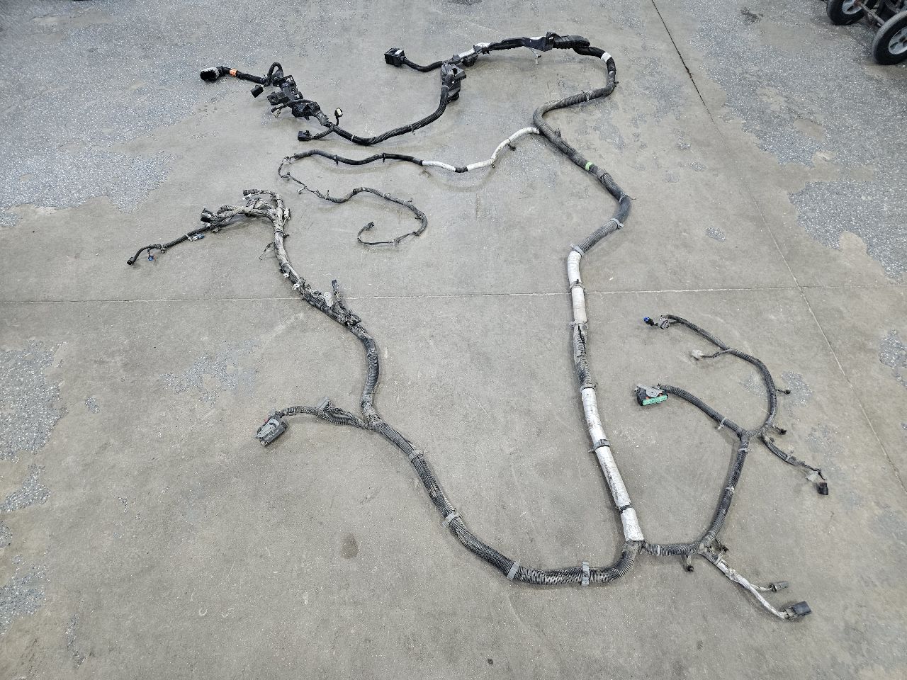 2020 SILVRDO15 CHASSIS FRAME HARNESS 4WD 84765037 31124 - image 1