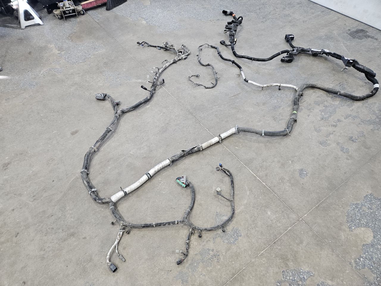 2020 SILVRDO15 CHASSIS FRAME HARNESS 4WD 84765037 31124 - image 6