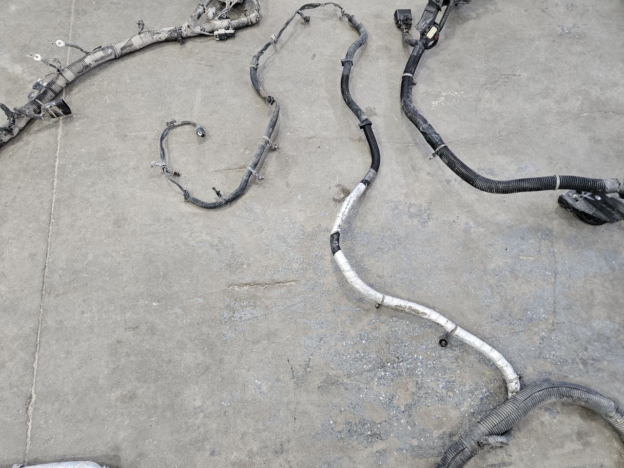 2020 SILVRDO15 CHASSIS FRAME HARNESS 4WD 84765037 31124 - image 9