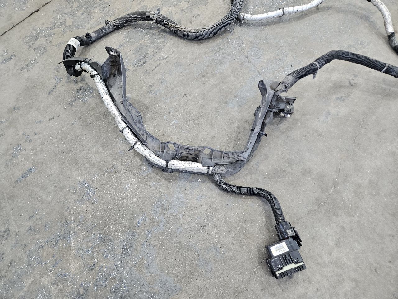 2020 SILVRDO15 CHASSIS FRAME HARNESS 4WD 84765037 31124 - image 10